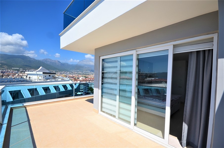 Пентхаус 3+1 с террасой и инфраструктурой комплекса в районе Тосмур