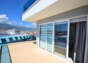 Пентхаус 3+1 с террасой и инфраструктурой комплекса в районе Тосмур