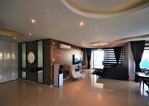 Пентхаус 3+1 с террасой и инфраструктурой комплекса в районе Тосмур