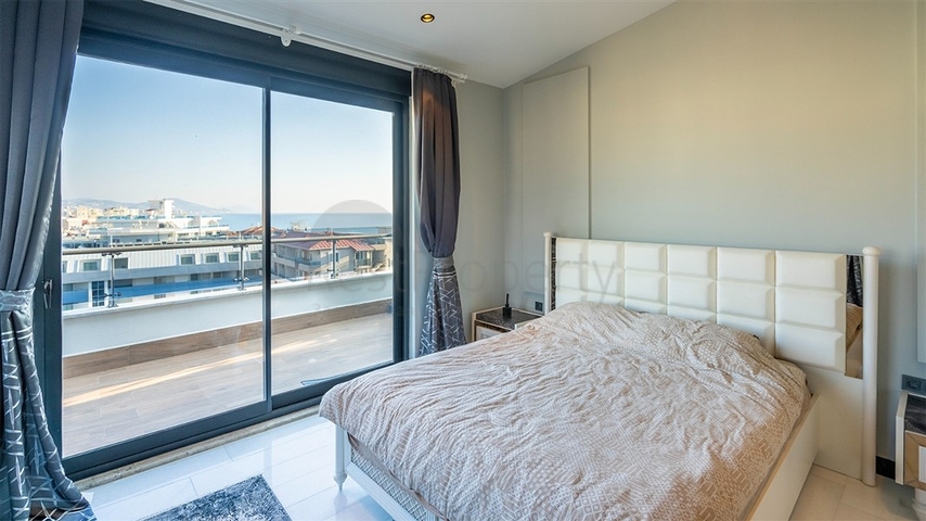 Пентхаус 3+1 с террасой и полной инфраструктурой в районе Оба