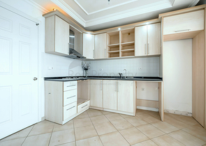 Просторная квартира 3+1 в районе Тосмур в 50 метрах от моря