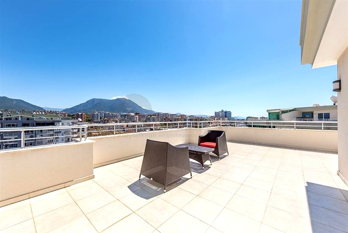 Двухуровневая квартира 4+1 с террасой в районе Тосмур