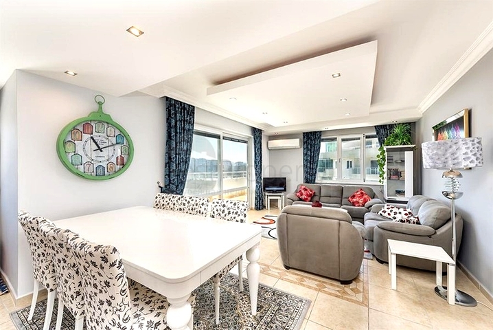 Двухуровневая квартира 4+1 с террасой в районе Тосмур