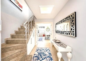 Двухуровневая квартира 4+1 с террасой в районе Тосмур