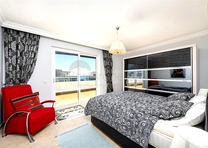 Двухуровневая квартира 4+1 с террасой в районе Тосмур