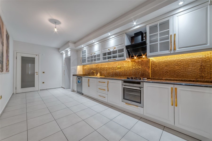 Просторная квартира 3+1 с отдельной кухней в районе Оба