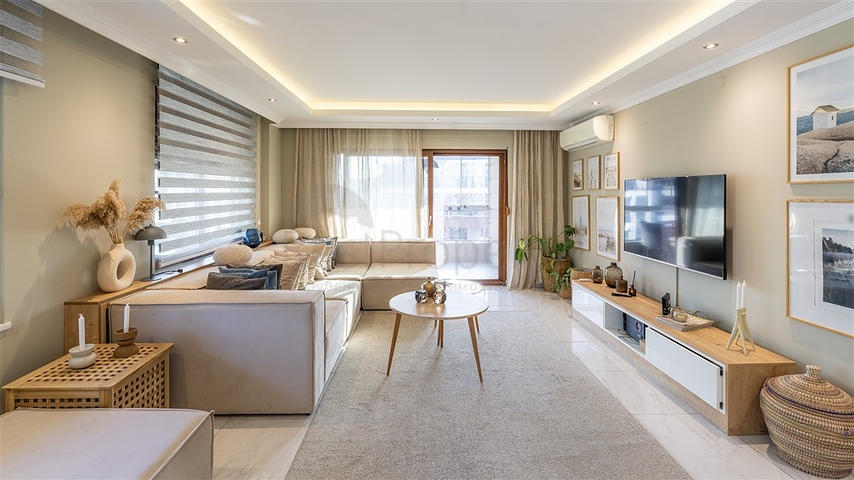 Двухуровневый пентхаус 4+1 в районе Оба с террасой и полной инфраструктурой