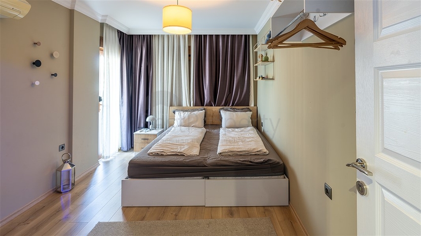 Двухуровневый пентхаус 4+1 в районе Оба с террасой и полной инфраструктурой