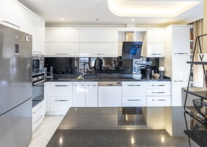 Двухуровневый пентхаус 4+1 в районе Оба с террасой и полной инфраструктурой