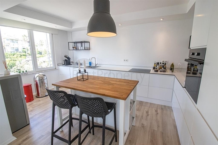 Просторная квартира 3+1 в районе Оба с террасой и развитой инфраструктурой