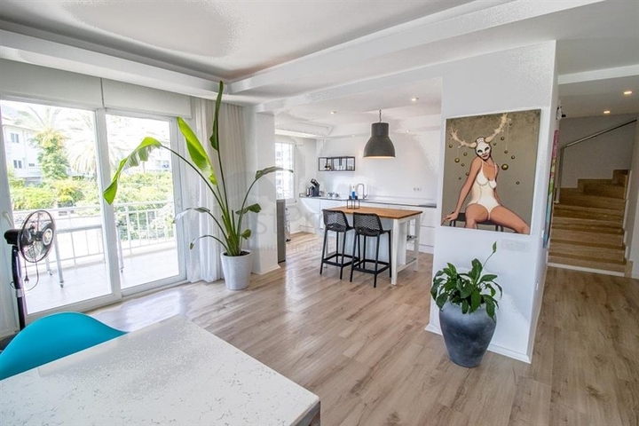 Просторная квартира 3+1 в районе Оба с террасой и развитой инфраструктурой