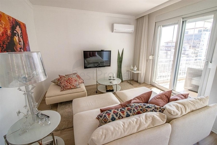 Просторная квартира 3+1 в районе Оба с террасой и развитой инфраструктурой