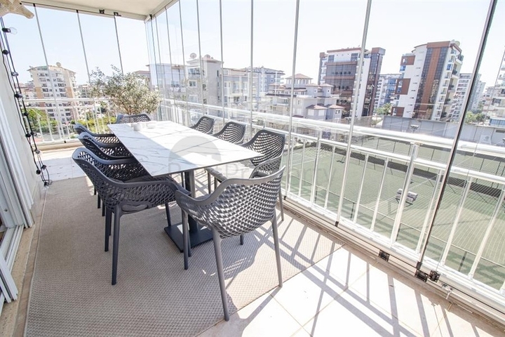 Просторная квартира 3+1 в районе Оба с террасой и развитой инфраструктурой