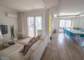 Просторная квартира 3+1 в районе Оба с террасой и развитой инфраструктурой