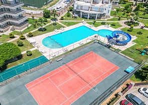 Просторная квартира 3+1 в районе Оба с террасой и развитой инфраструктурой