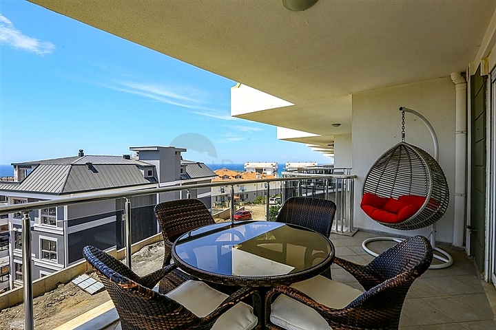 Пентхаус 3+1 в районе Конаклы с развитой инфраструктурой и удобной локацией