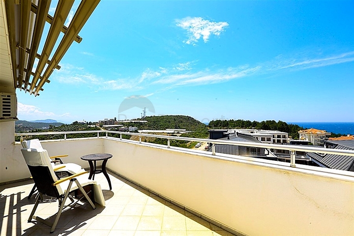 Пентхаус 3+1 в районе Конаклы с развитой инфраструктурой и удобной локацией