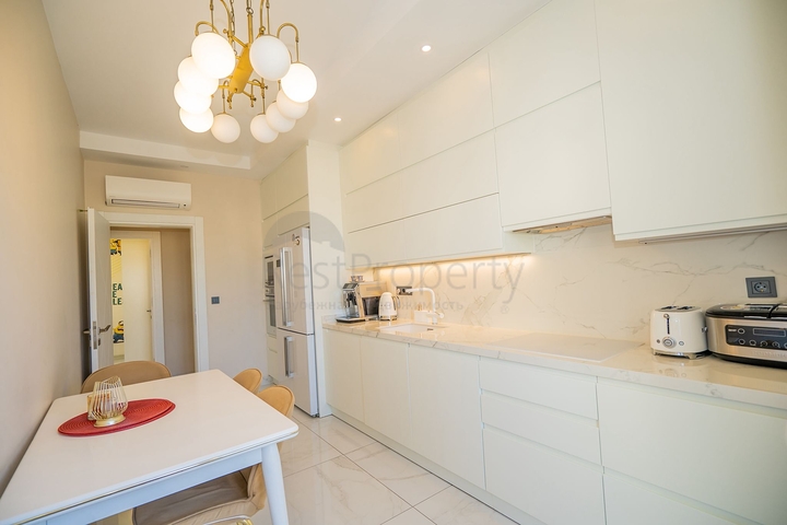 Квартира 2+1 в районе Махмутлар с отдельной кухней в современном комплексе 