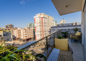 Квартира 2+1 в районе Махмутлар с отдельной кухней в современном комплексе 