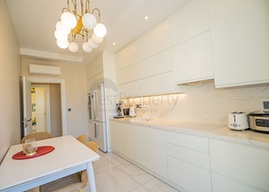 Квартира 2+1 в районе Махмутлар с отдельной кухней в современном комплексе 