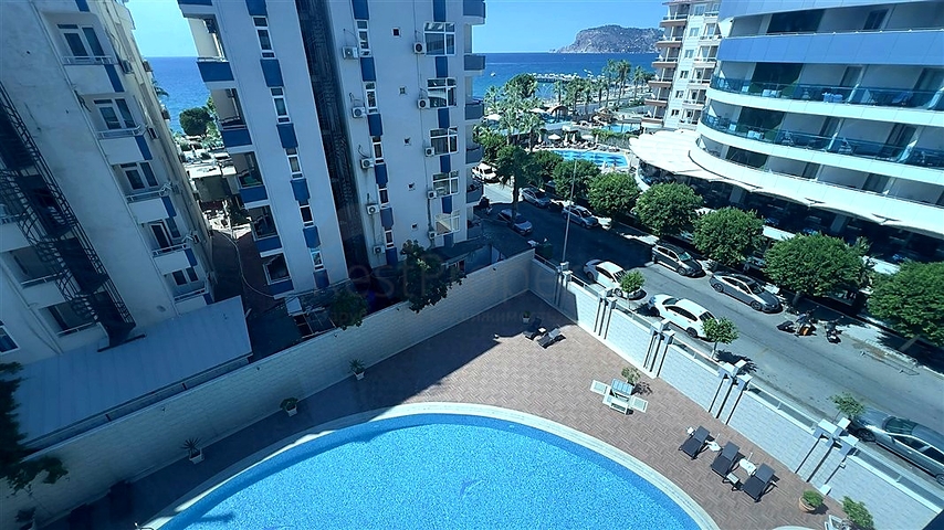 Меблированная квартира 2+1 в районе Тосмур в 50 метрах от моря 