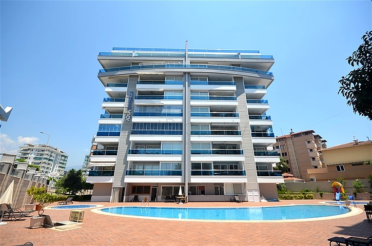 Меблированная квартира 2+1 в районе Тосмур в 50 метрах от моря 