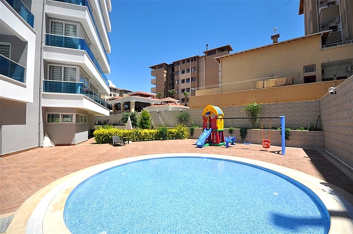 Меблированная квартира 2+1 в районе Тосмур в 50 метрах от моря 