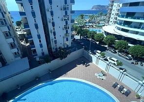 Меблированная квартира 2+1 в районе Тосмур в 50 метрах от моря 