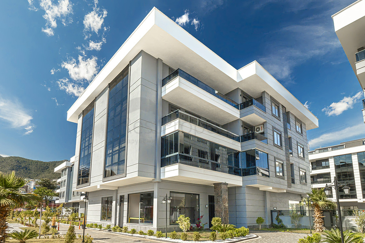 Просторный пентхаус 4+1 с отдельной кухней в современном комплексе