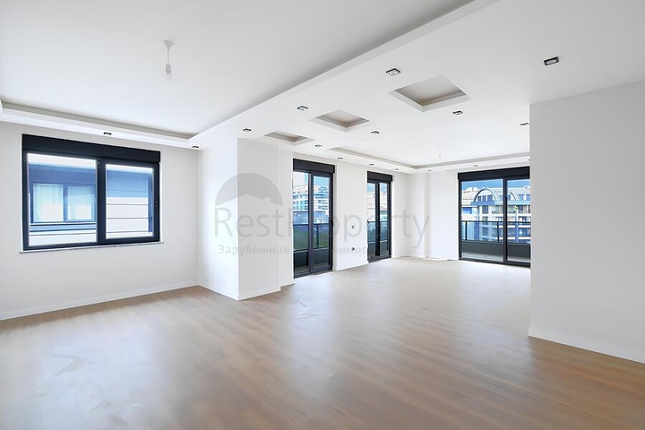 Просторный пентхаус 4+1 с отдельной кухней в современном комплексе