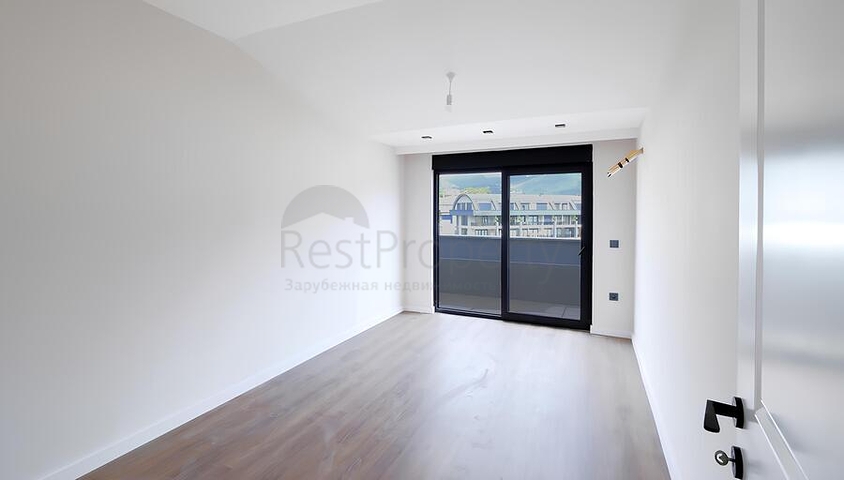 Просторный пентхаус 4+1 с отдельной кухней в современном комплексе