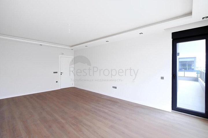 Просторный пентхаус 4+1 с отдельной кухней в современном комплексе