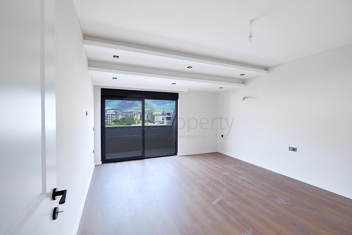 Просторный пентхаус 4+1 с отдельной кухней в современном комплексе