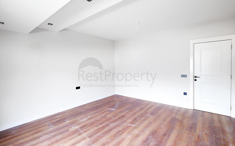 Просторный пентхаус 4+1 с отдельной кухней в современном комплексе