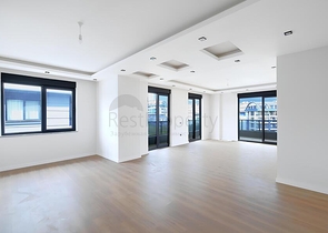 Просторный пентхаус 4+1 с отдельной кухней в современном комплексе