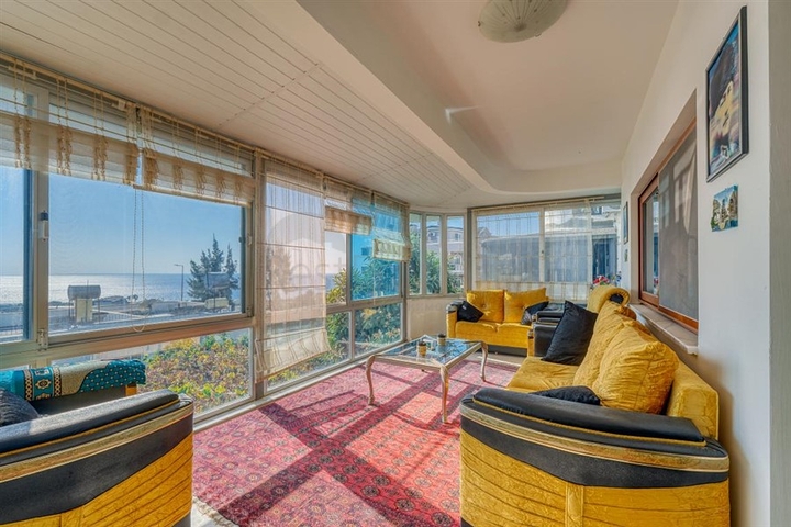 Меблированная вилла 3+1 с террасой в районе Демирташ