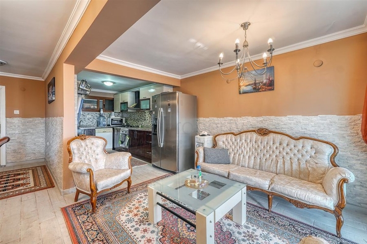 Меблированная вилла 3+1 с террасой в районе Демирташ