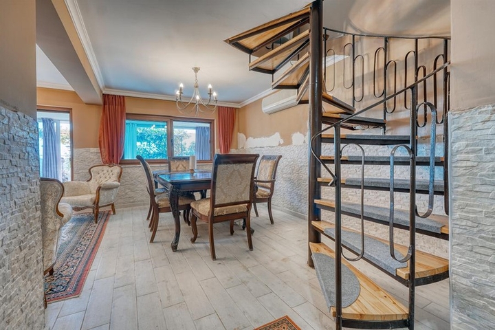 Меблированная вилла 3+1 с террасой в районе Демирташ