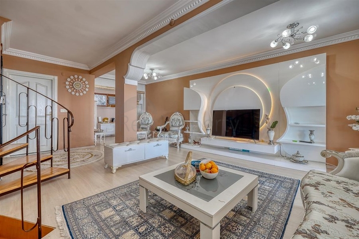 Меблированная вилла 3+1 с террасой в районе Демирташ