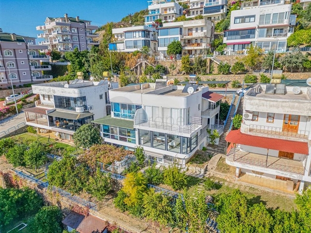 Меблированная вилла 3+1 с террасой в районе Демирташ