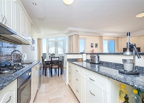 Светлая квартира 2+1 с мебелью и двумя балконами в районе Оба