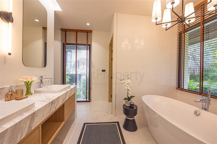 Двухэтажная вилла с частным бассейном в районе Бангтао