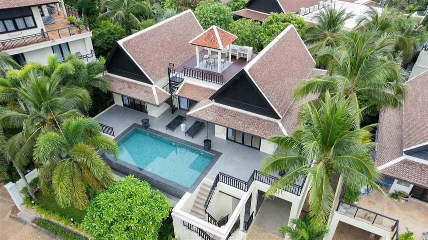 Двухэтажная вилла с частным бассейном в районе Бангтао
