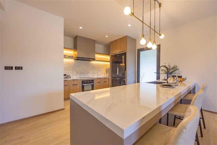 Двухэтажная вилла с частным бассейном в районе Бангтао