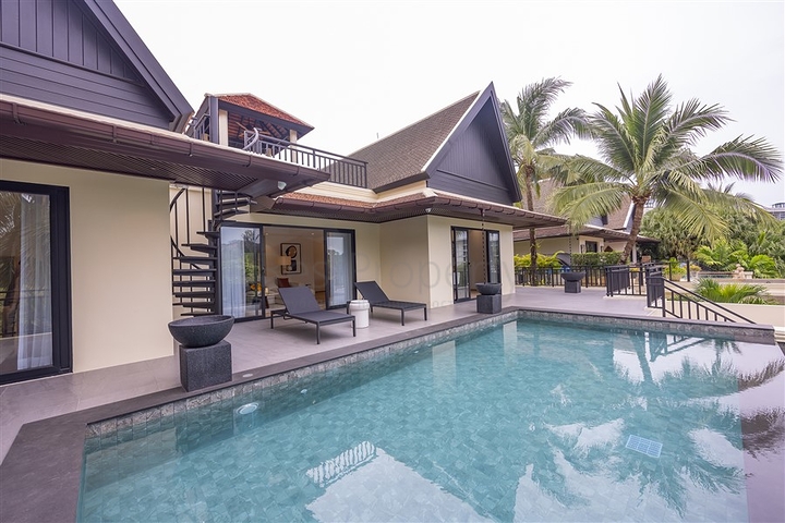 Двухэтажная вилла с частным бассейном в районе Бангтао