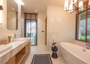 Двухэтажная вилла с частным бассейном в районе Бангтао