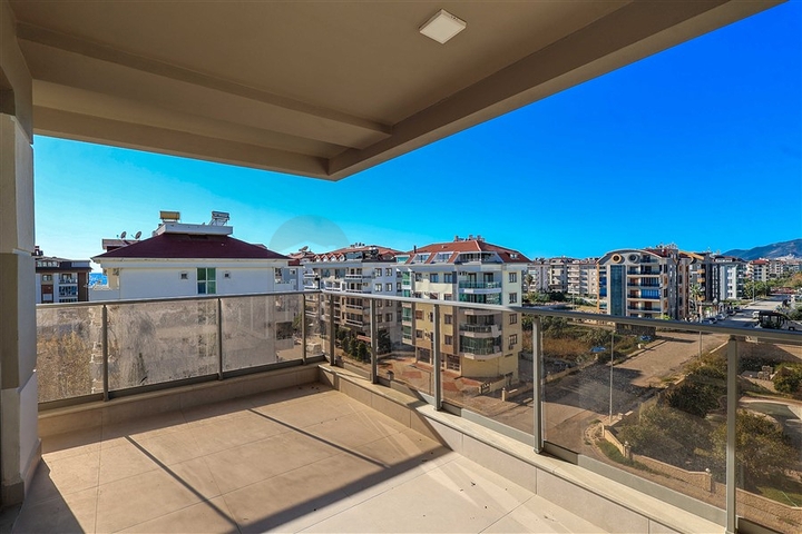 Современный пентхаус 4+1 с удобной планировкой в районе Кестель