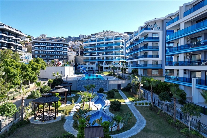 Двухуровневая квартира 4+1 с собственным садом в районе Каргыджак