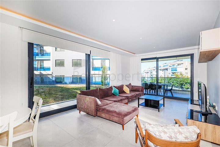 Двухуровневая квартира 4+1 с собственным садом в районе Каргыджак