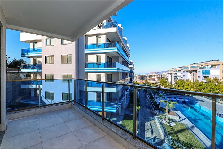 Двухуровневая квартира 4+1 с собственным садом в районе Каргыджак